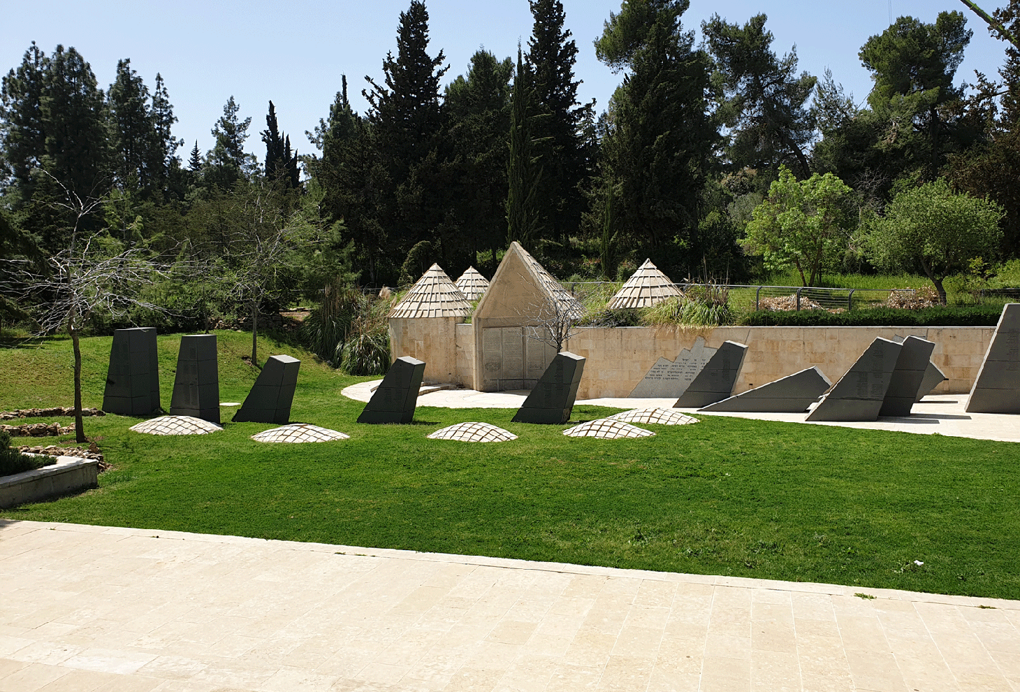 אנדרטת זיכרון ליהודי אתיופיה שנספו בדרכם לישראל, בהר הרצל בירושלים.