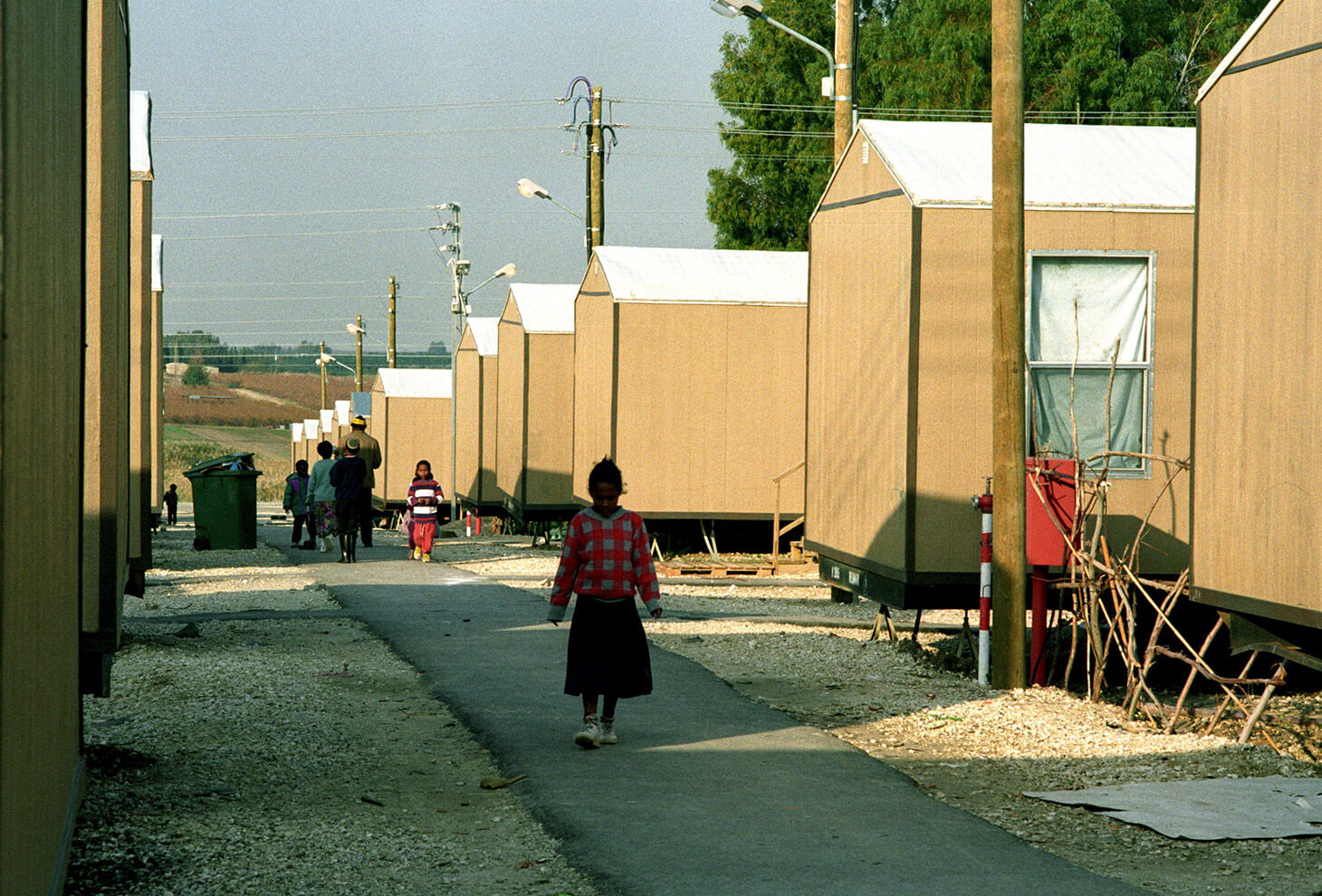 New immigrants from Ethiopia in their immigration centre at Hulda. Photo shows: Caravan houses for the new immigrants 1992/12/20, Photo: Peer Vered, IPPA