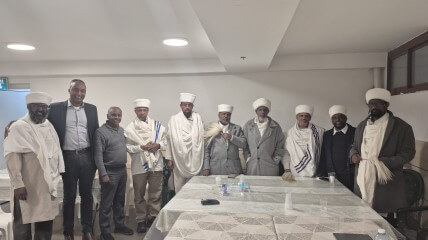 הקסים - המנהיגים הרוחניים של יהודי אתיופיה במפגש עם פנטהון אספה-דוויט, יו